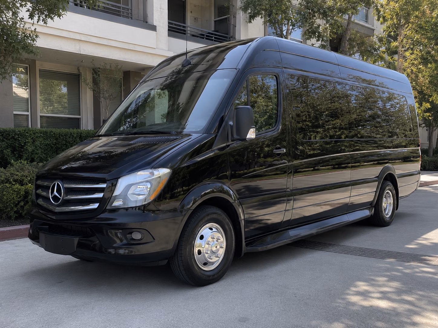 find the perfect transportation for your next airport transfer 3