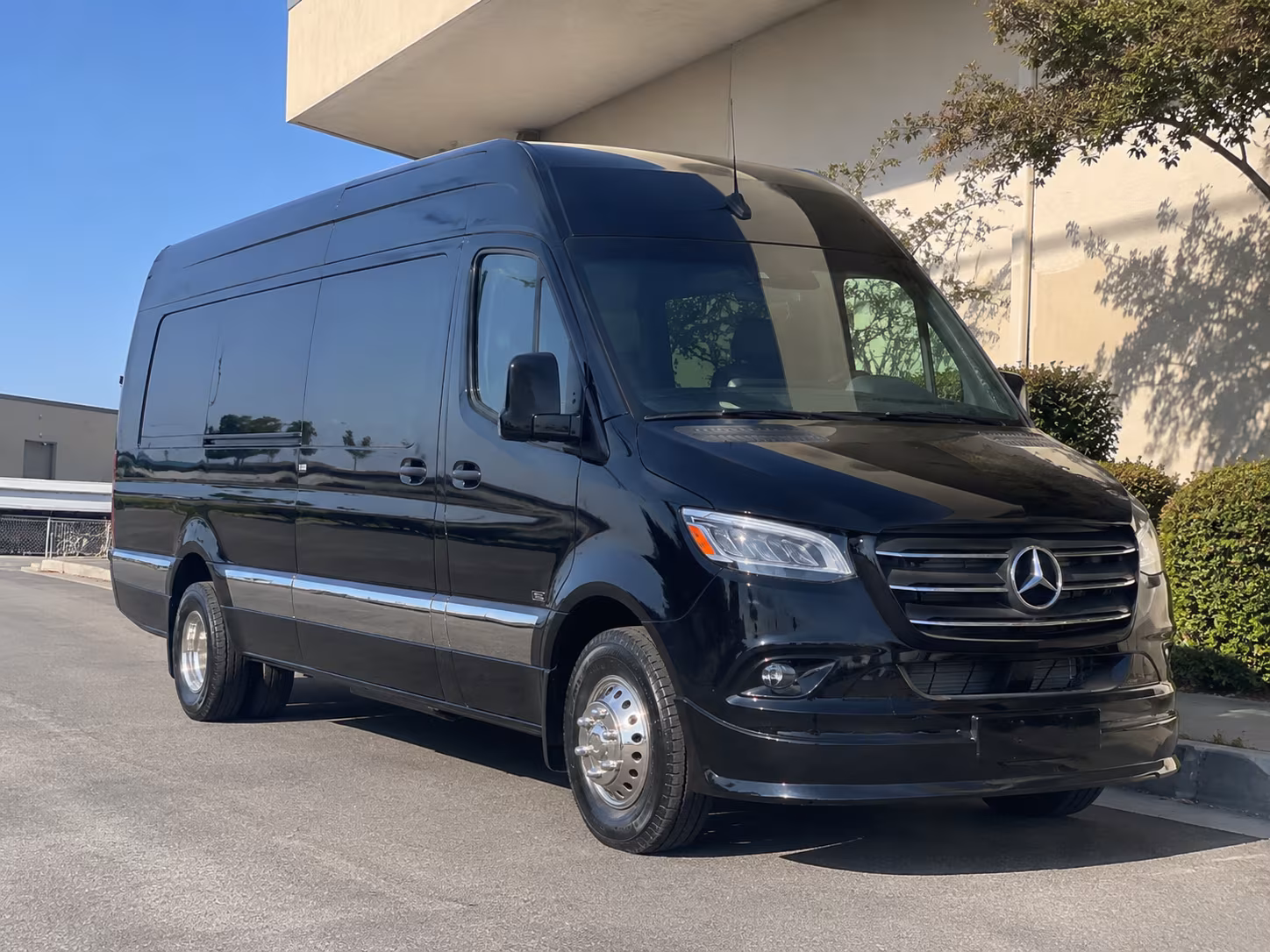 spokane 18 passenger sprinter van